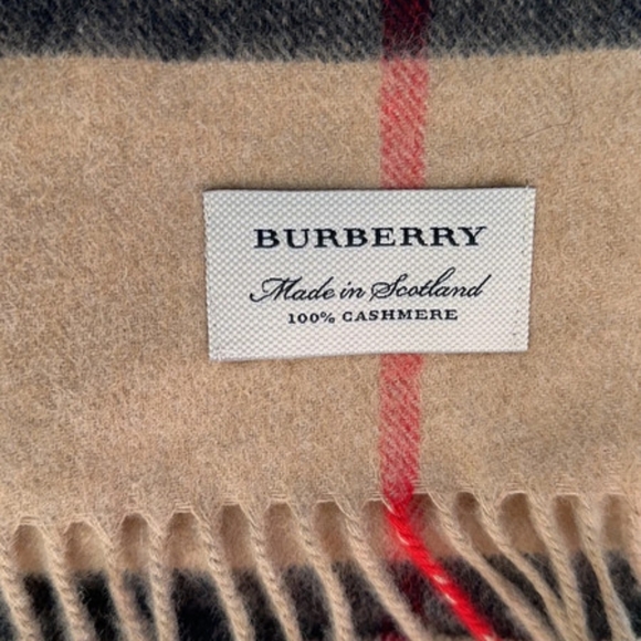 Burberry scarf - Picture 2 of 5
